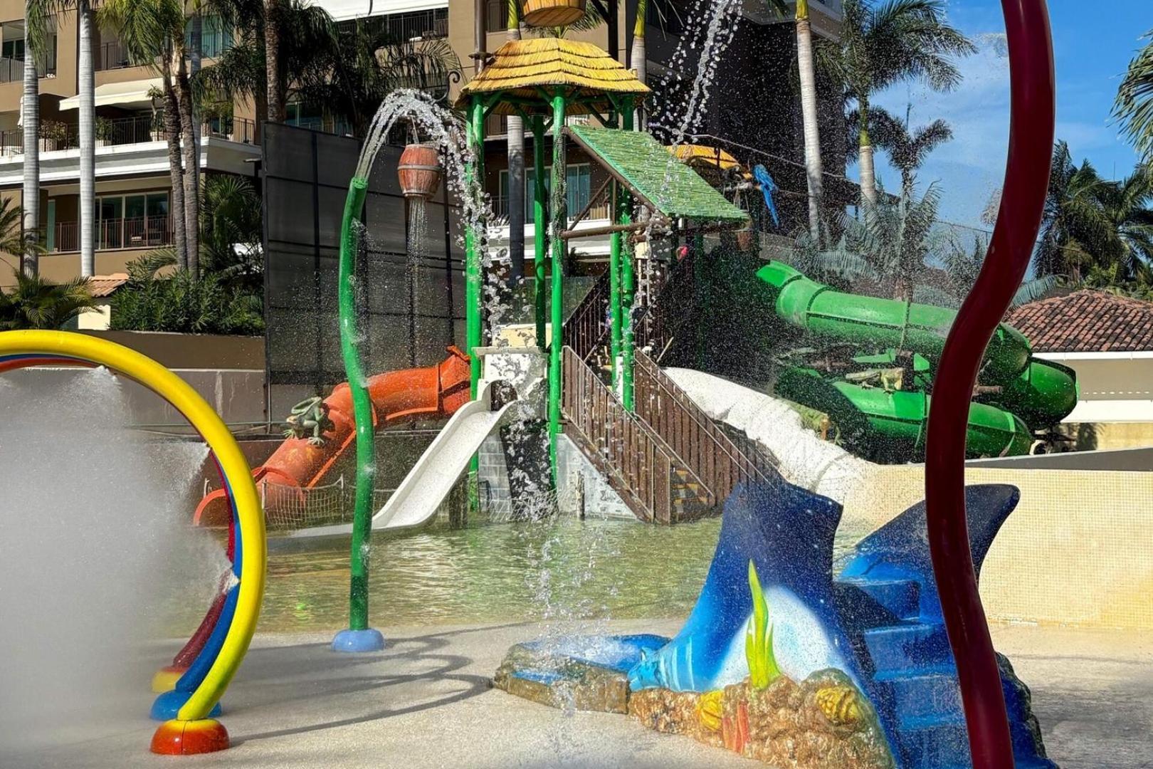 Spacious, Access To The Pool And The Beach! *